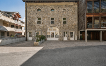 Mixed use property - image - 1