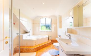 Villa 8.5 Zimmer - image - 9