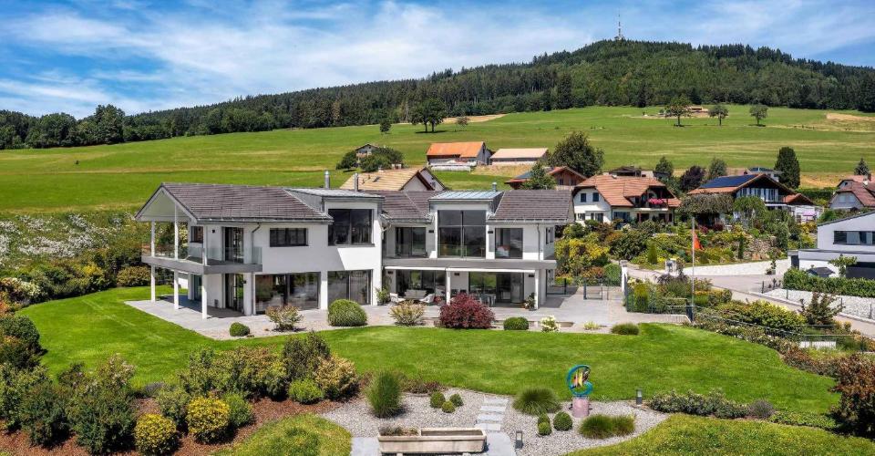 Propriété divine de 10 pièces avec vue imprenable sur les Préalpes fribourgeoises à vendre à Sorens (Gruyère).