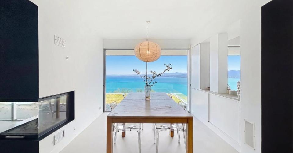 Propriété contemporaine de 600 m² avec vue panoramique sur le lac