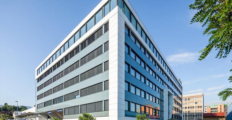 Magnifiques surfaces commerciales-bureaux à louer à Plan-les-Ouates