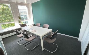 Office - image - 4