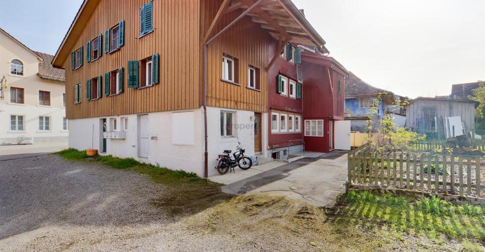 Propriété d'investissement unique comprenant quatre appartements à Wila