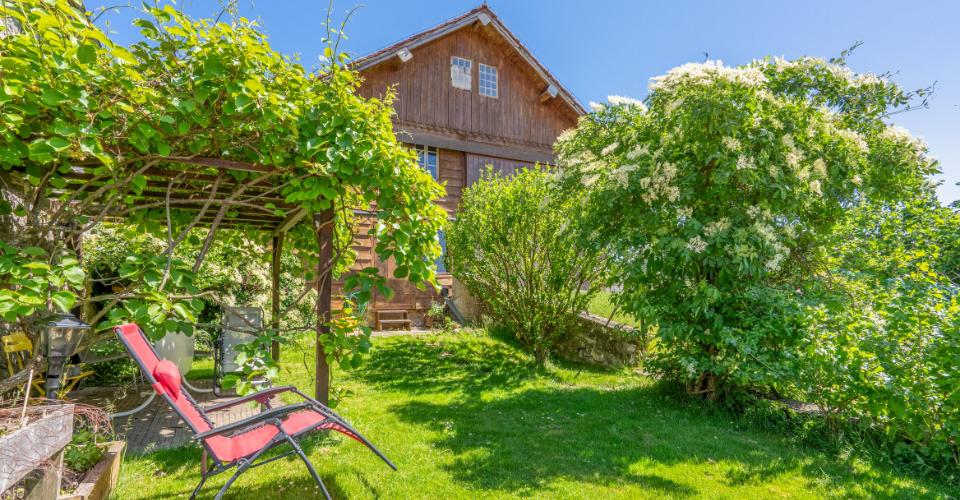 CHARME & CONVIVIALITÉ AU COEUR DE PRAHINS – IDÉAL POUR UNE FAMILLE