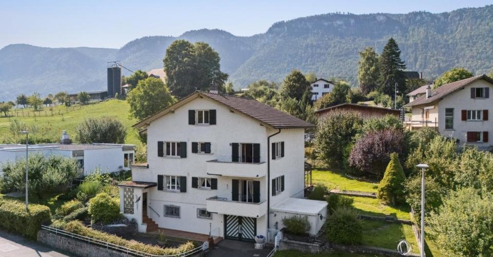 Maison de 2 logements, possibilité de créer un 3éme appartement.  S...