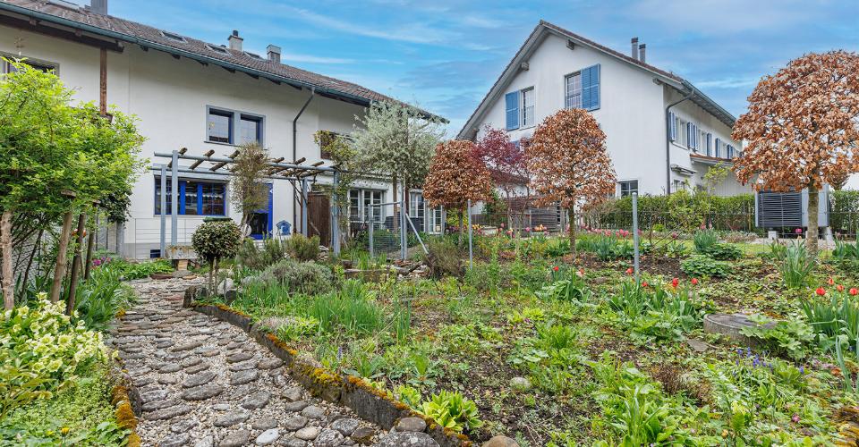 Maison mitoyenne familiale avec jardin dans un quartier calme