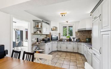 Einfamilienhaus 8.5 Zimmer - image - 1