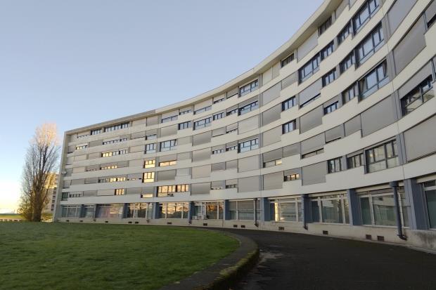 Petite place de parc extérieure (SMART) située au Grand-Lancy