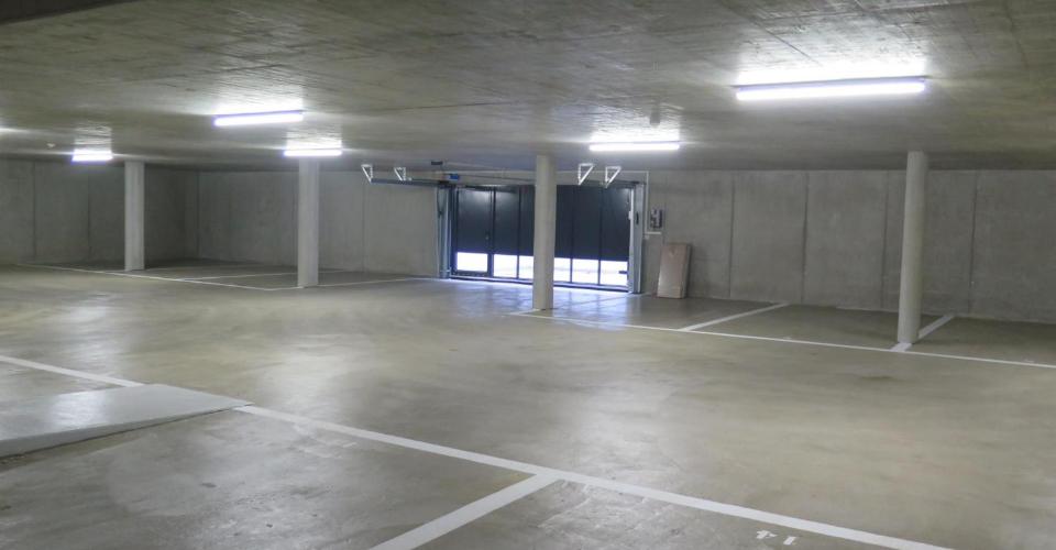 PLACE DE PARKING INTERIEURE - PARKING SOUTERRAIN RUE DE LA TOUR 16 - CRASSIER