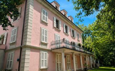 Villa - image - 1