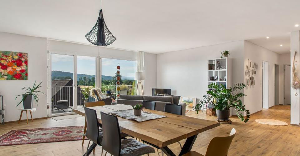 Zeitlose Eleganz trifft Wohnkomfort - 3.5-Zimmer-Wohnung in Meinisberg
