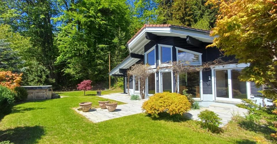 Chalet totalement rénové avec joli jardin arborisé