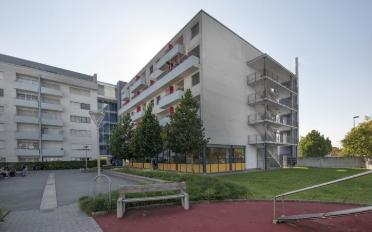 Place à motos couverte - image - 1