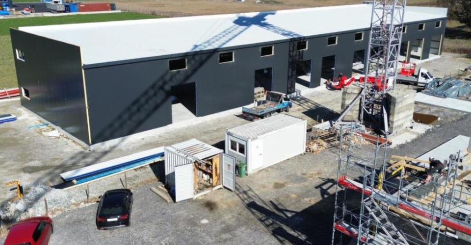 Aigle - Box en duplex pour bureaux ou atelier - Sur plans