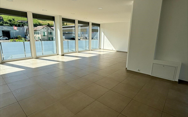 Commercial - image - 3
