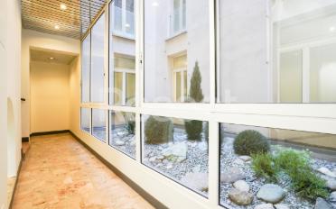 Office - image - 4