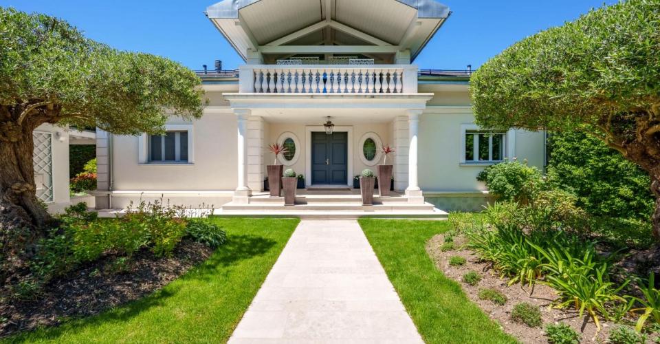 Exceptionnelle villa avec vue dégagée sur le lac