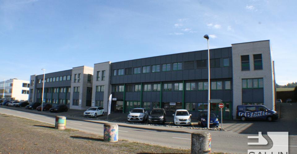 Surface administrative d'env. 270 m² avec 3 pl. ext. et 2 pl. int.