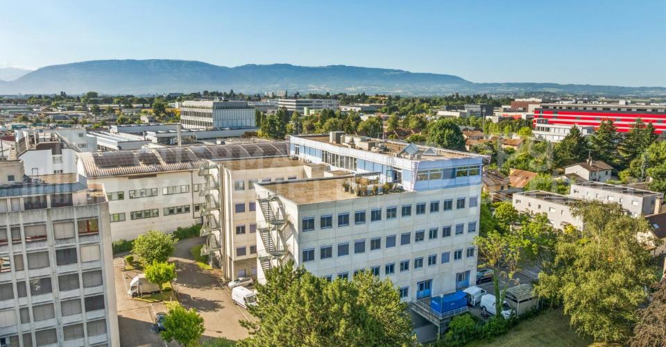 Bureaux et surfaces d'activité avec monte-charges à Meyrin - Grand-Puits 42