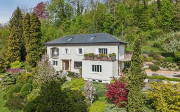Einfamilienhaus 8.5 Zimmer - image - 1