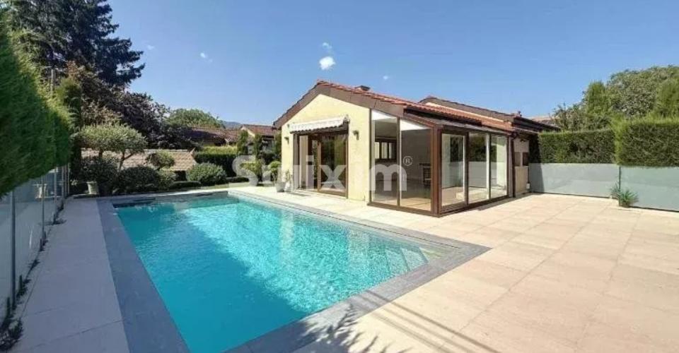 Charmante maison familiale avec piscine Chavannes des Bois