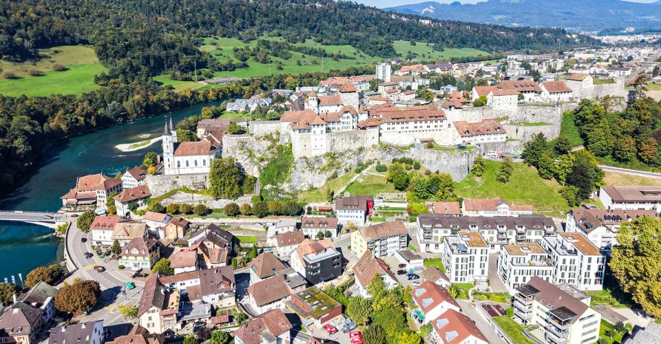 Appartement en copropriété de 5,5 pièces au centre du village d'Aarbur