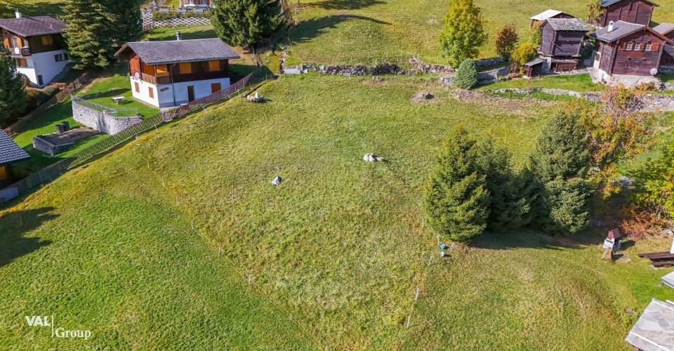 Terrain constructible à Blatten, près de Naters - emplacement calme dans le hameau de Rischinen avec une vue imprenable