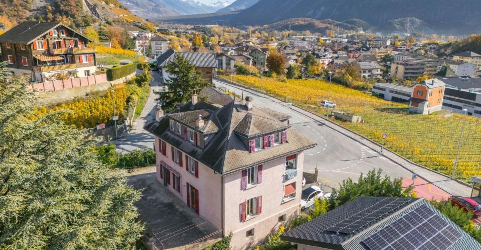 Deux appartements + dépôt, dans maison de 3 unités