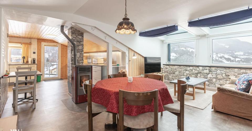 Immeuble d'appartements avec 4 unités résidentielles spacieuses