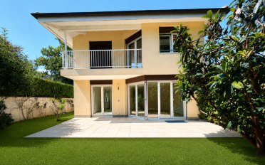 Row house 8 rooms - image - 2