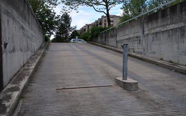 Covered parking place bike - image - 1