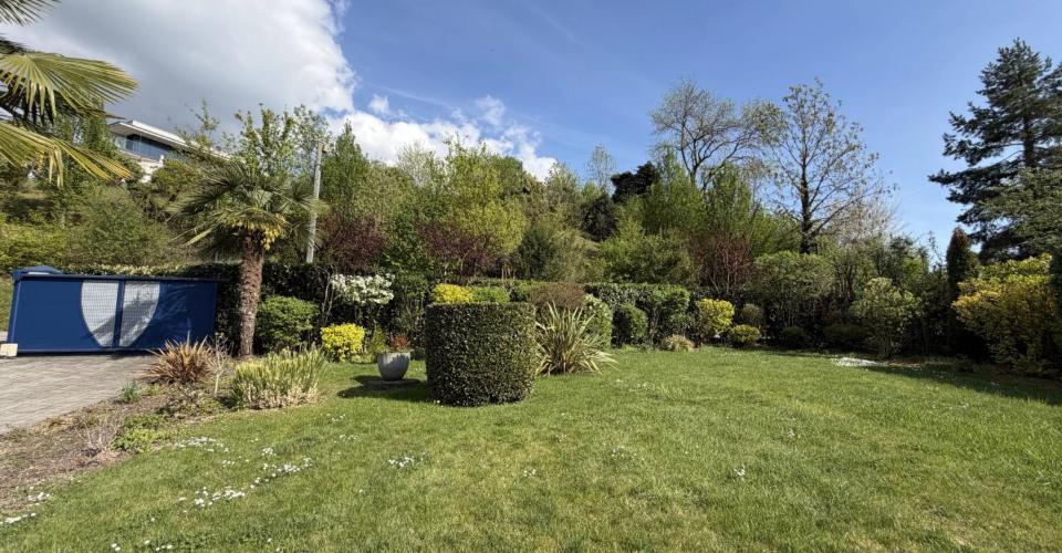 Villa individuelle contemporaine sur belle et grande parcelle