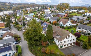 Einfamilienhaus 7.5 Zimmer - image - 1
