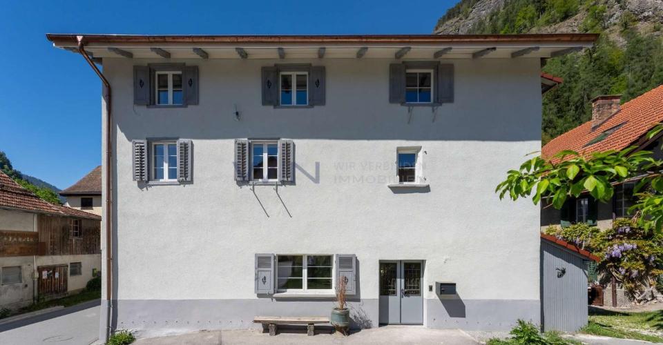 <span lang="fr">Rénovation totale avec charme & studio au rez-de-chaussée</span>