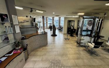 Hairdresser - image - 7