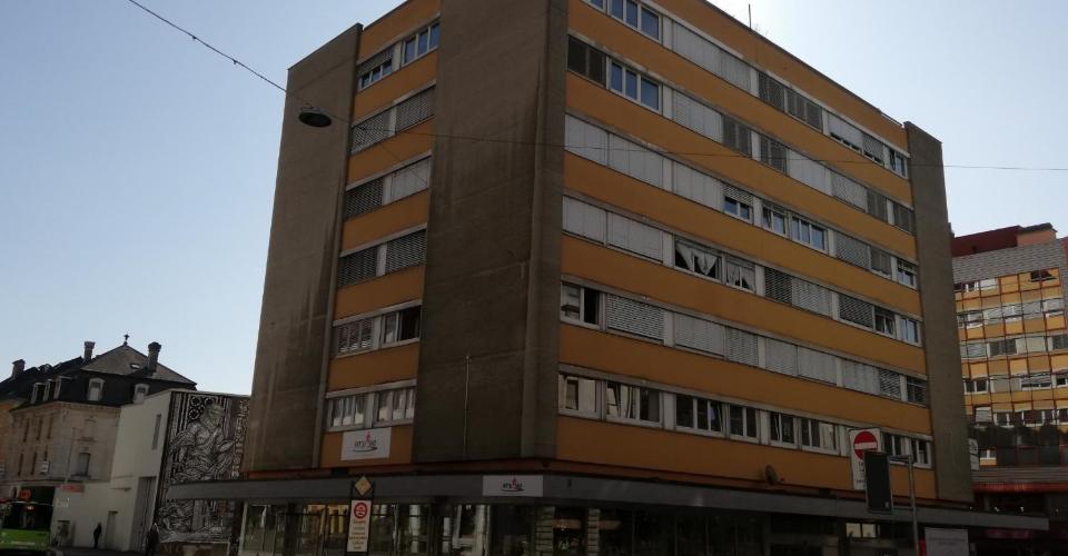 «Studio dans un immeuble avec ascenseur»
