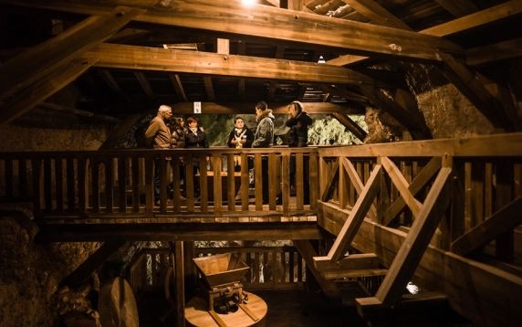 Plongez dans la vie souterraine des moulins