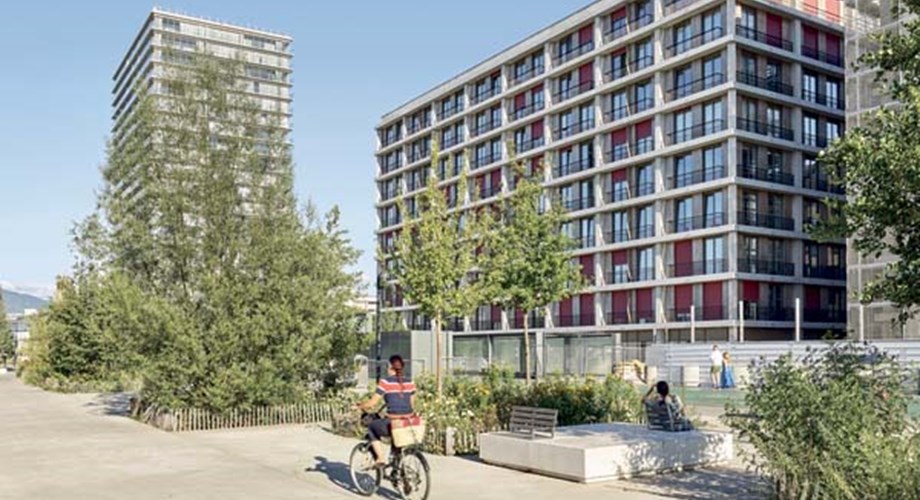L’immeuble comprend 64 appartements. A gauche, la tour Opale. L’immeuble comprend 64 appartements. A gauche, la tour Opale.
