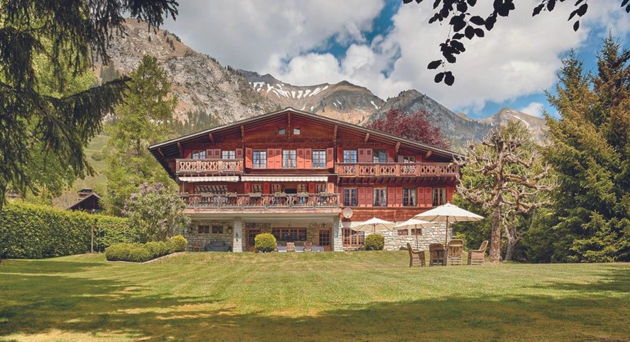 Surnommé «le coucou suisse», ce magnifique chalet a accueilli l’acteur David Niven de 1960 jusqu’à son décès en 1983. Surnommé «le coucou suisse», ce magnifique chalet a accueilli l’acteur David Niven de 1960 jusqu’à son décès en 1983.