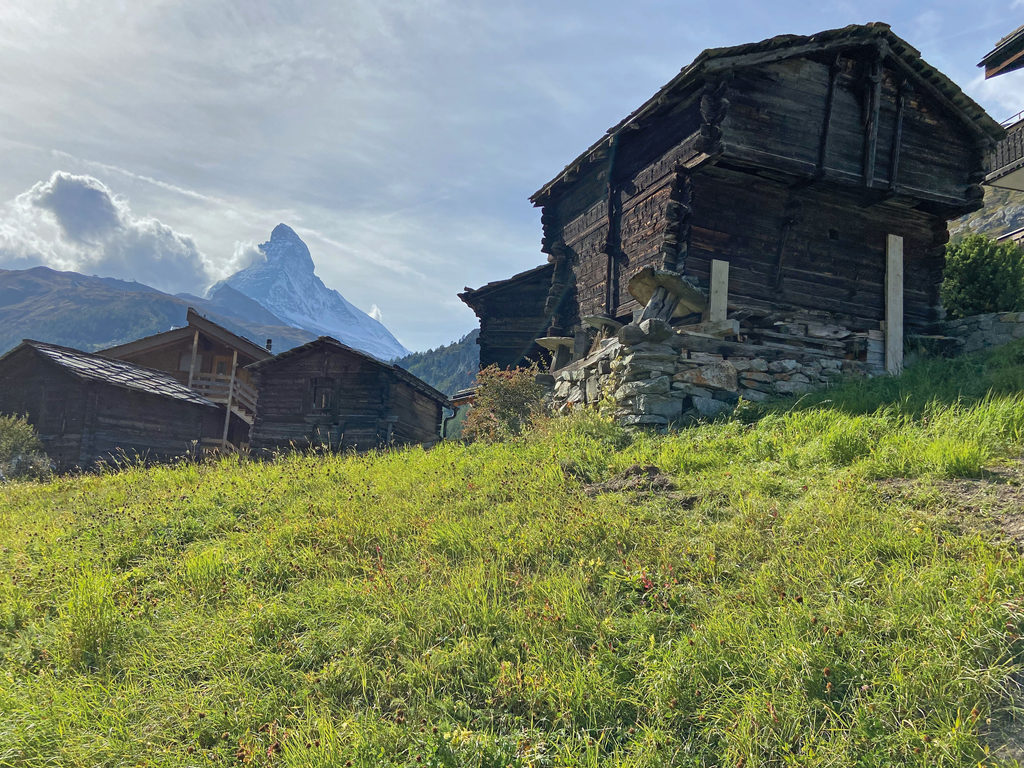 Fraîchement rénové, le mazot de Winkelmatten, sur les hauts de Zermatt, date de la période 1600 à 1726 selon les experts qui s’appuient sur d’autres exemples connus.