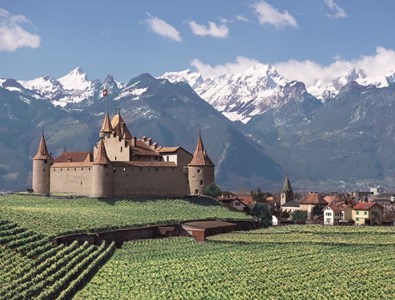 Le Château d’Aigle se situe à un carrefour stratégique, à la croisée du Rhône, de la Grande Eau et de la vallée des Ormonts.