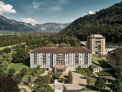 Le complexe de luxe se compose de deux établissements cinq étoiles, le Grand Hotel Quellenhof & Spa Suites et le Grand Hotel Hof Ragaz