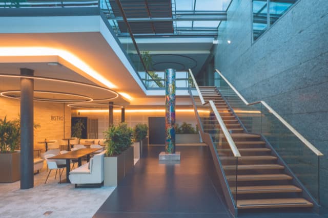 L’architecture intérieure du siège mondial du WEF est élégante, lumineuse et fonctionnelle.