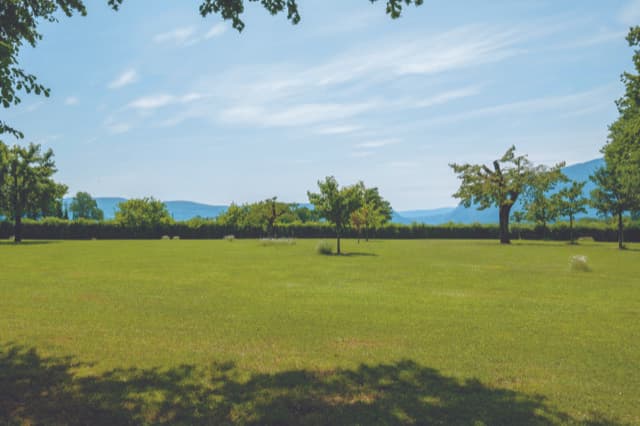 Le jardin totalise environ deux hectares. Le jardin totalise environ deux hectares.