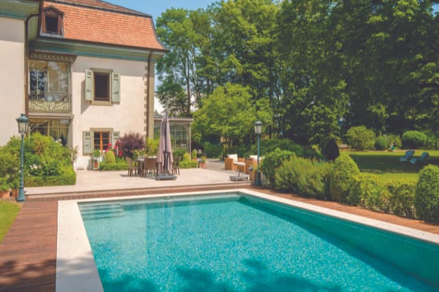 La propriété dispose d'une belle piscine extérieure. La propriété dispose d'une belle piscine extérieure.