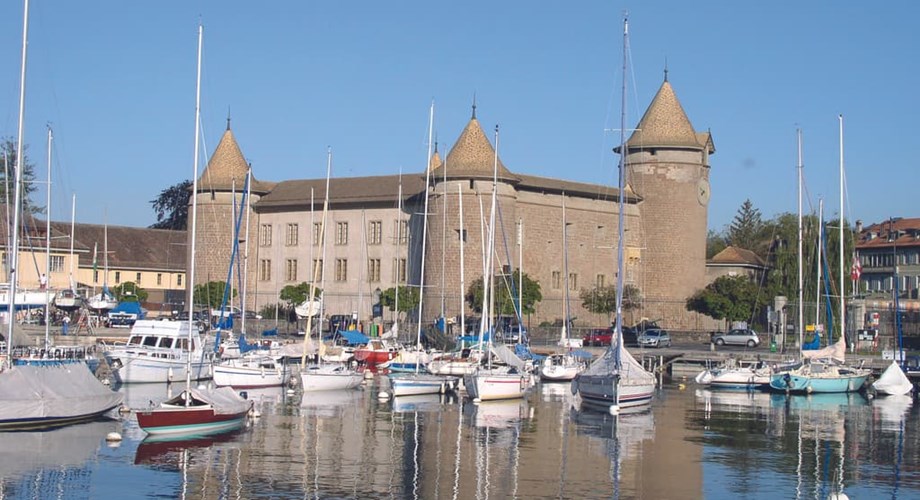 Le château de Morges a été construit vers la fin du XIIIe siècle, au bord du lac Léman.