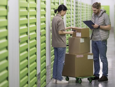 Les espaces de self-stockages sont des boxs privatifs où l'on peut entreposer ses affaires.