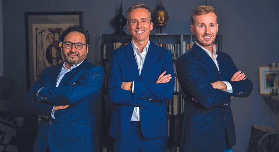 De gauche à droite: Jorge Robelo, Bertrand Rassat et Rodolphe Taverne de Primextate (CEO).
