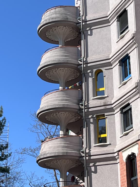 Des ornements uniques ont été créés dans chaque logement. Des ornements uniques ont été créés dans chaque logement.
