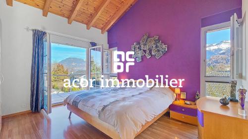Villa aux volumes spectaculaires face aux Alpes — photo 4